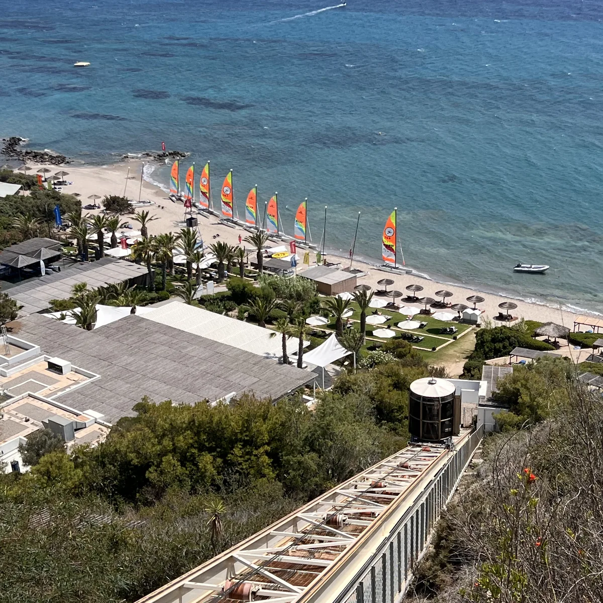 Robinson Club Daidalos – Luftaufnahme Strand und Wassersport, Kos