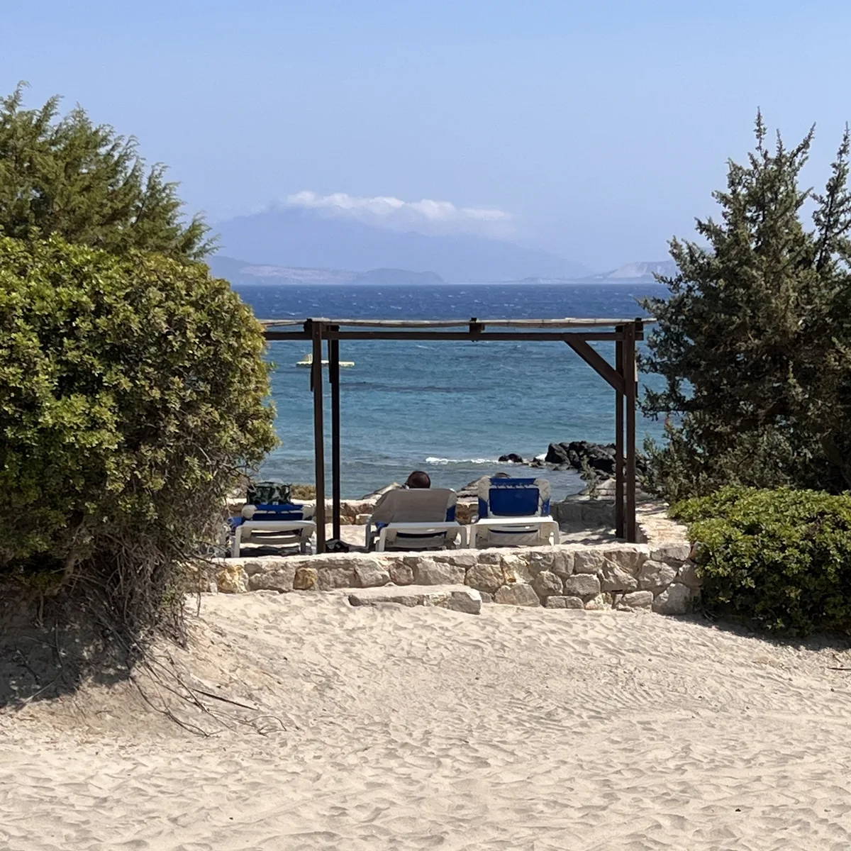 Robinson Club Daidalos – Strandplatz mit Blick auf die Ägäis