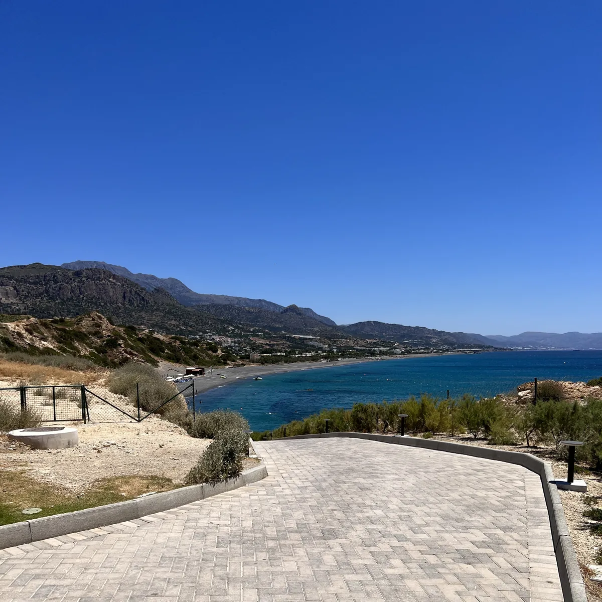 Robinson Club Ierapetra – Promenade mit Bucht-Panorama, Südkreta