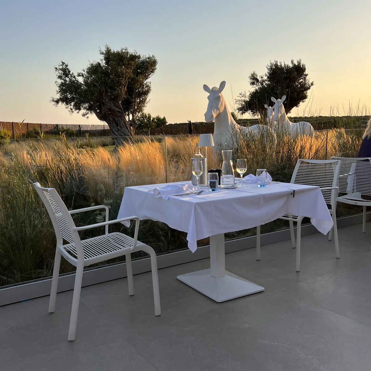 Robinson Club Ierapetra – Restauranttisch beim Sonnenuntergang, Kreta